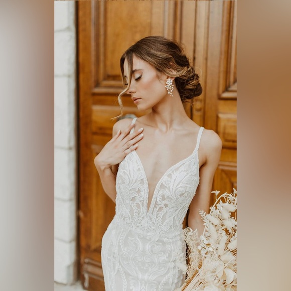 D3488 wedding dress by Essense of Australia - Picture 3 of 9